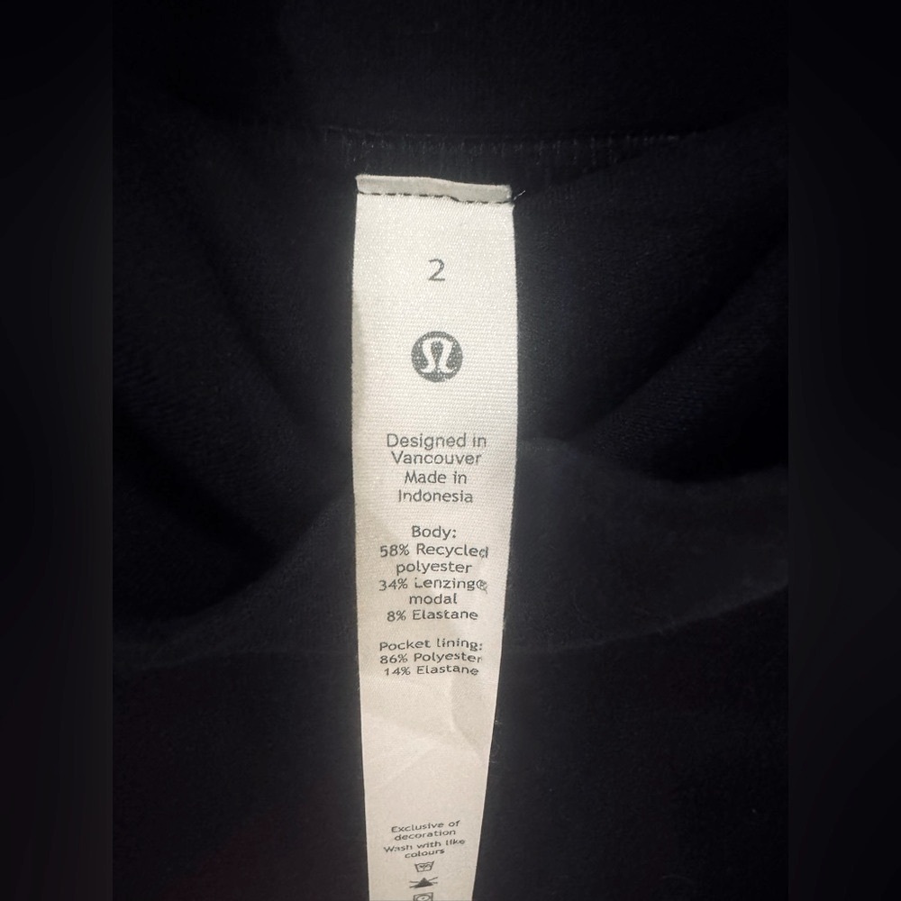 Lululemon Athletica Women’s Black Turtleneck Sweater- New without tags - Picture 3 of 3